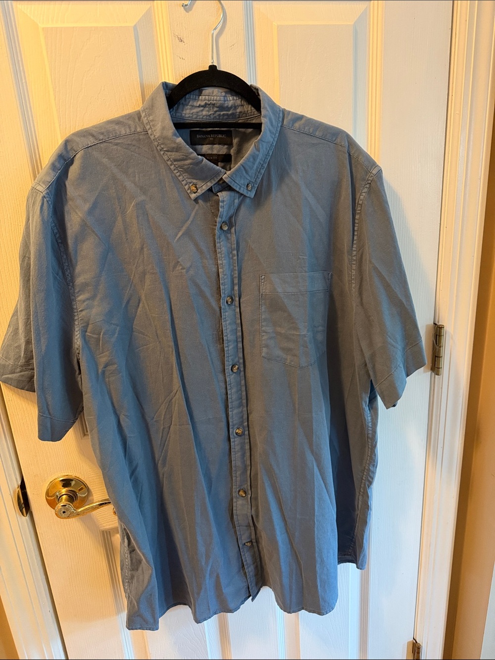 Banana Republic Men's Short-Sleeve Button-Down Shirt in Light Blue